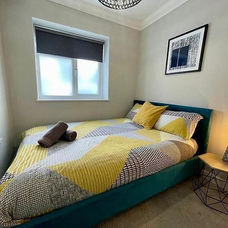 Stylish Modern Two Bedroom Apartment With Garden Cardiff Buitenkant foto