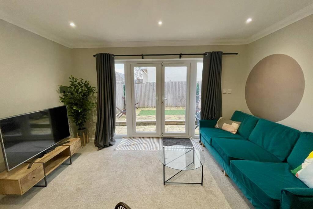 Stylish Modern Two Bedroom Apartment With Garden Cardiff Buitenkant foto