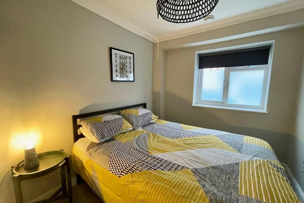 Stylish Modern Two Bedroom Apartment With Garden Cardiff Buitenkant foto