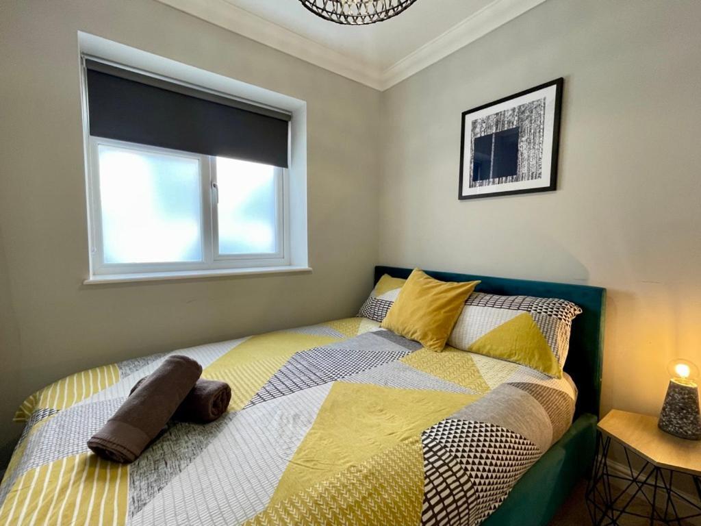 Stylish Modern Two Bedroom Apartment With Garden Cardiff Buitenkant foto